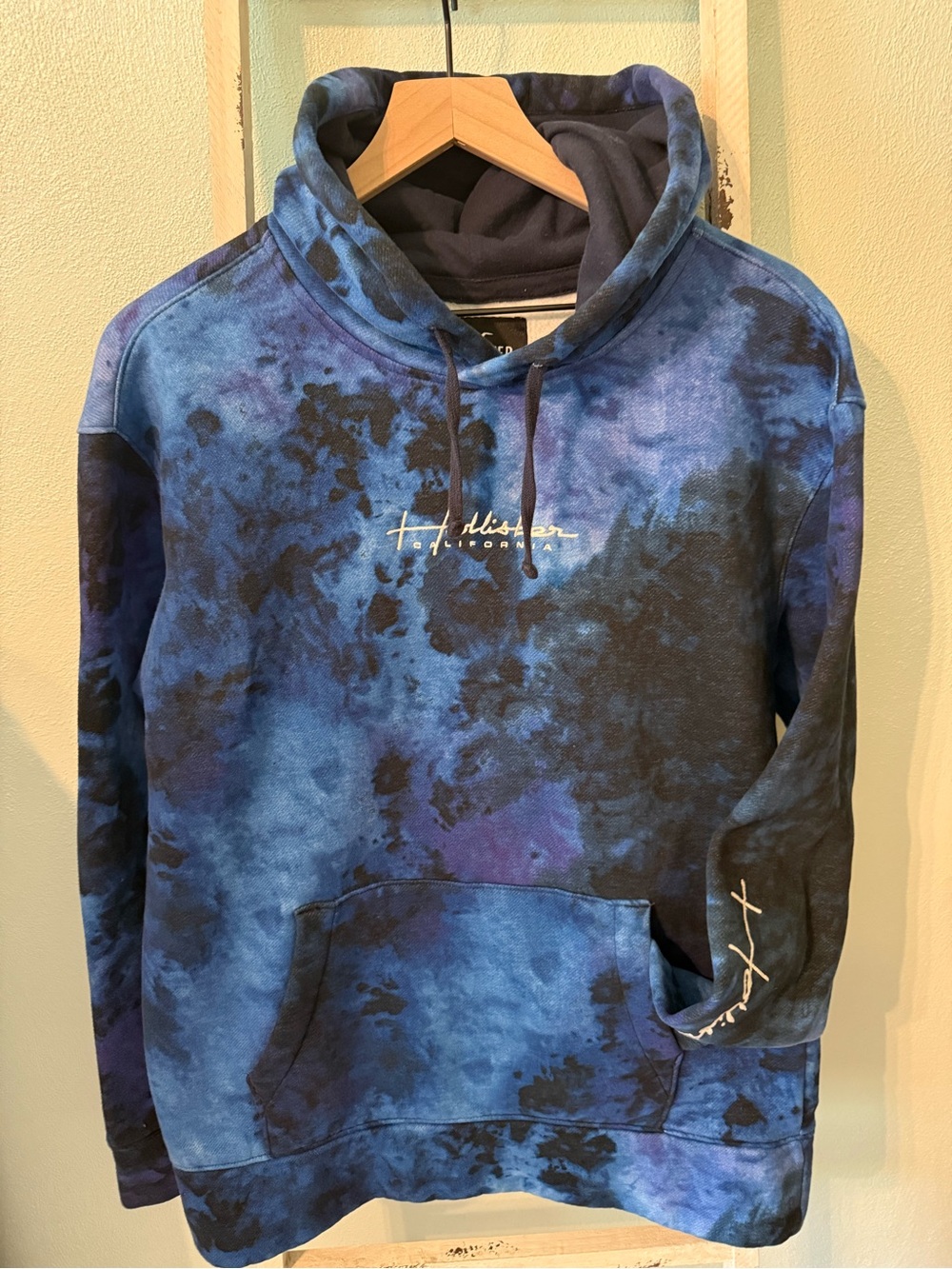 Hollister Men’s Blue Black Purple Tie-Dye Hoodie Must Have Collection Size M